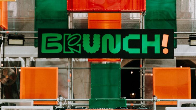Os presentamos el cartel del primer Brunch Electronik Festival de agosto en Barcelona.