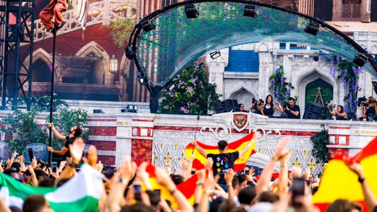 B Jones, protagonista en el Mainstage de Tomorrowland Brasil y Creamfields Chile