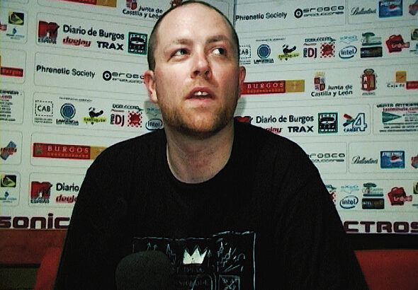 entrevista SIms.00_33_12_04.Imagen fija001