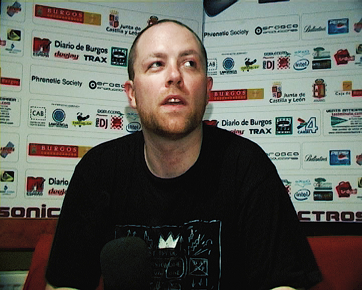 entrevista SIms.00_33_12_04.Imagen fija001