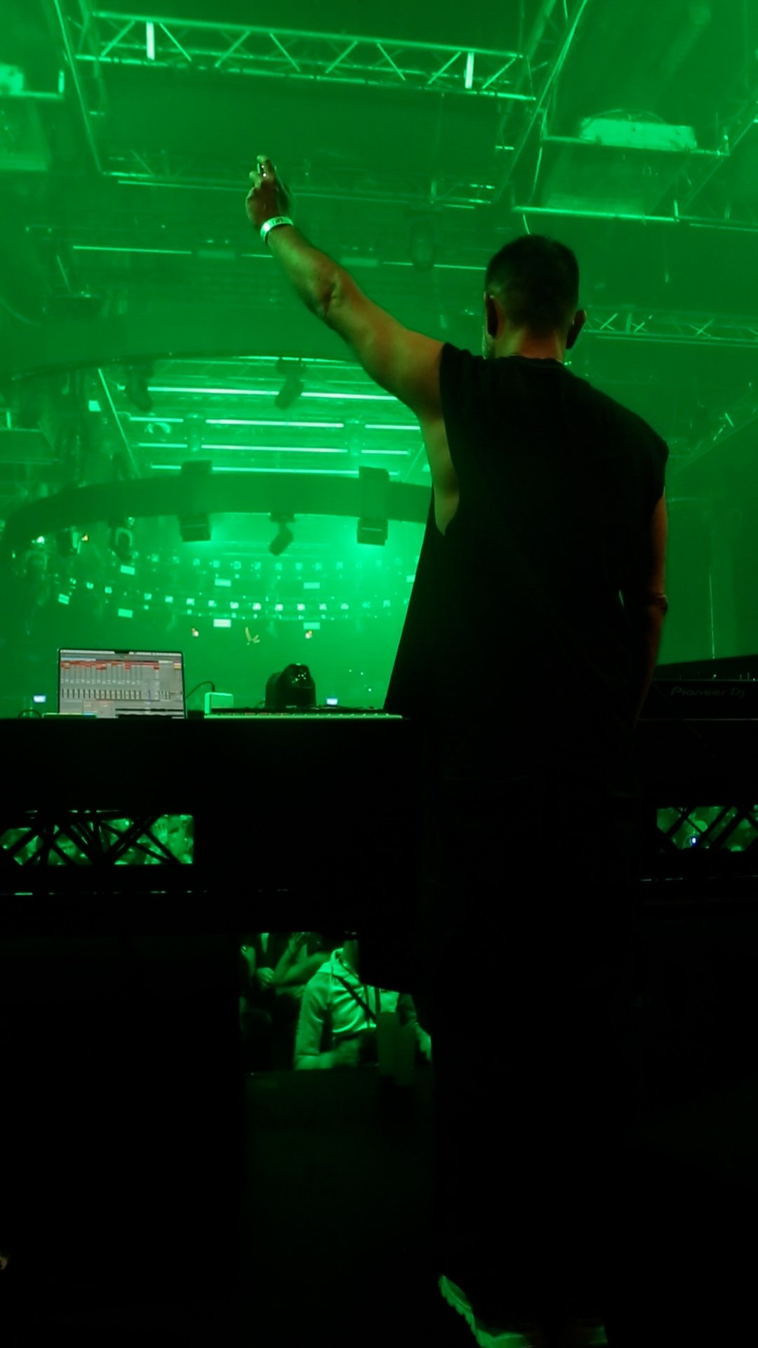 st circus.00_24_28_43.Imagen fija006