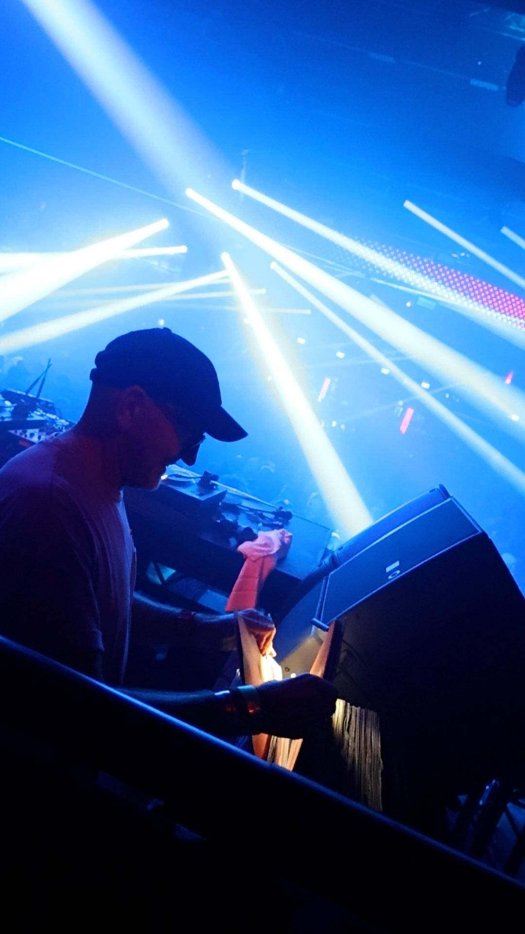 st circus.00_27_46_23.Imagen fija014